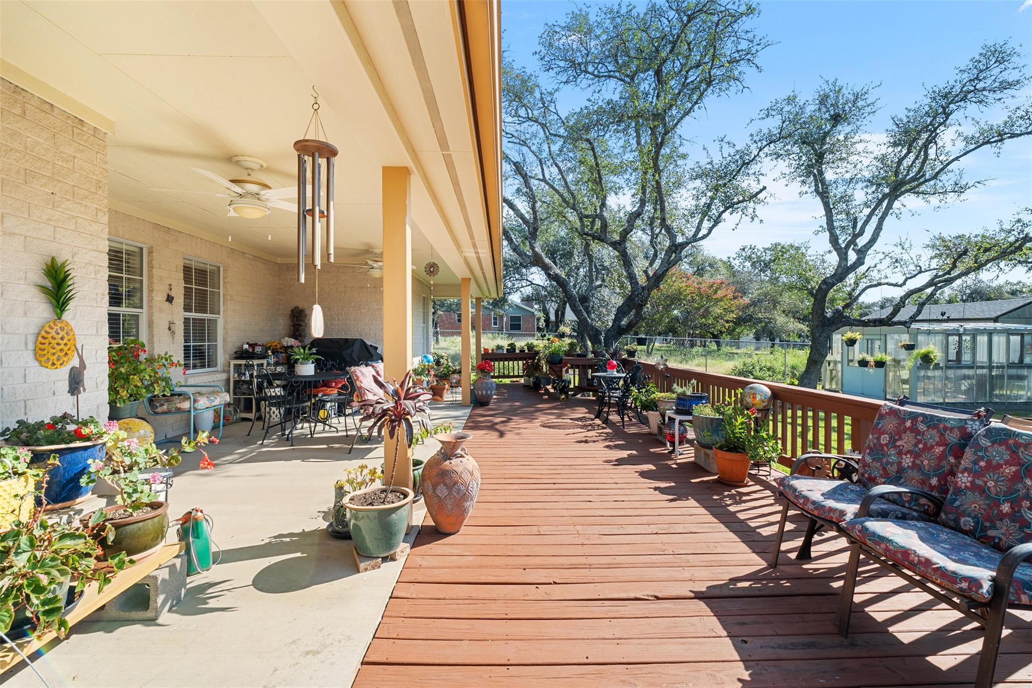 400 Meadow Oaks DR