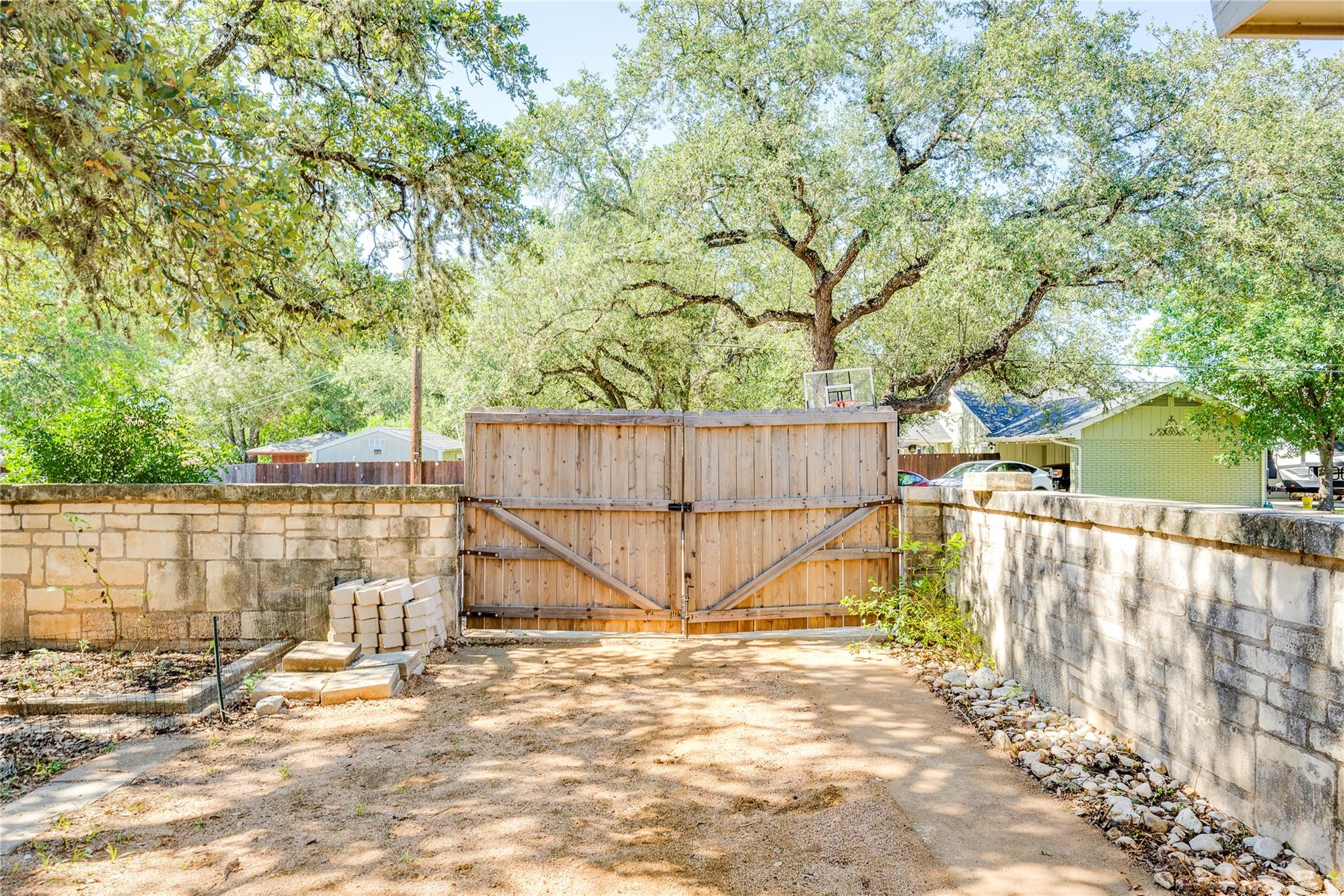 617 Dale DR