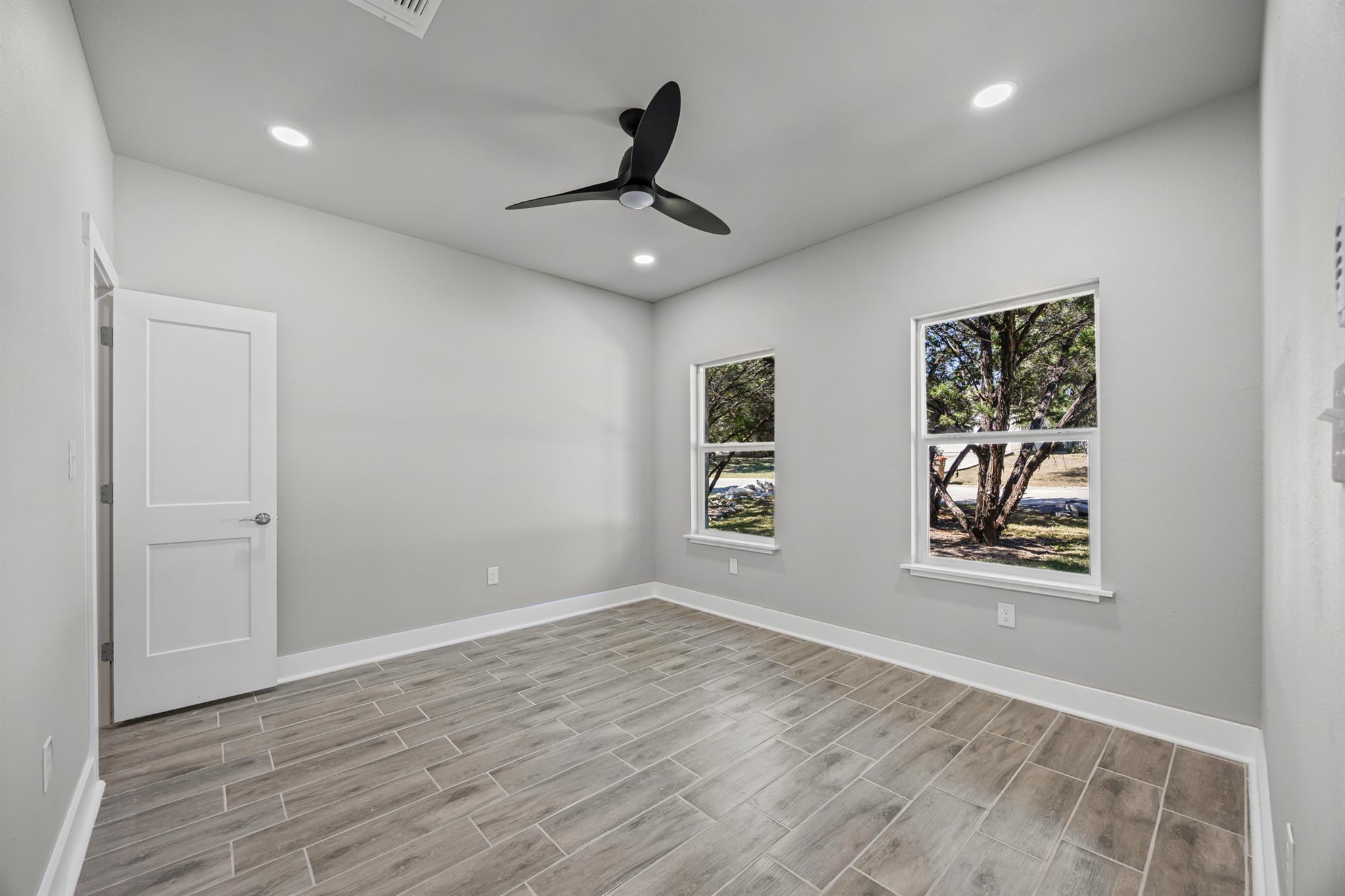 10 Honeysuckle LN