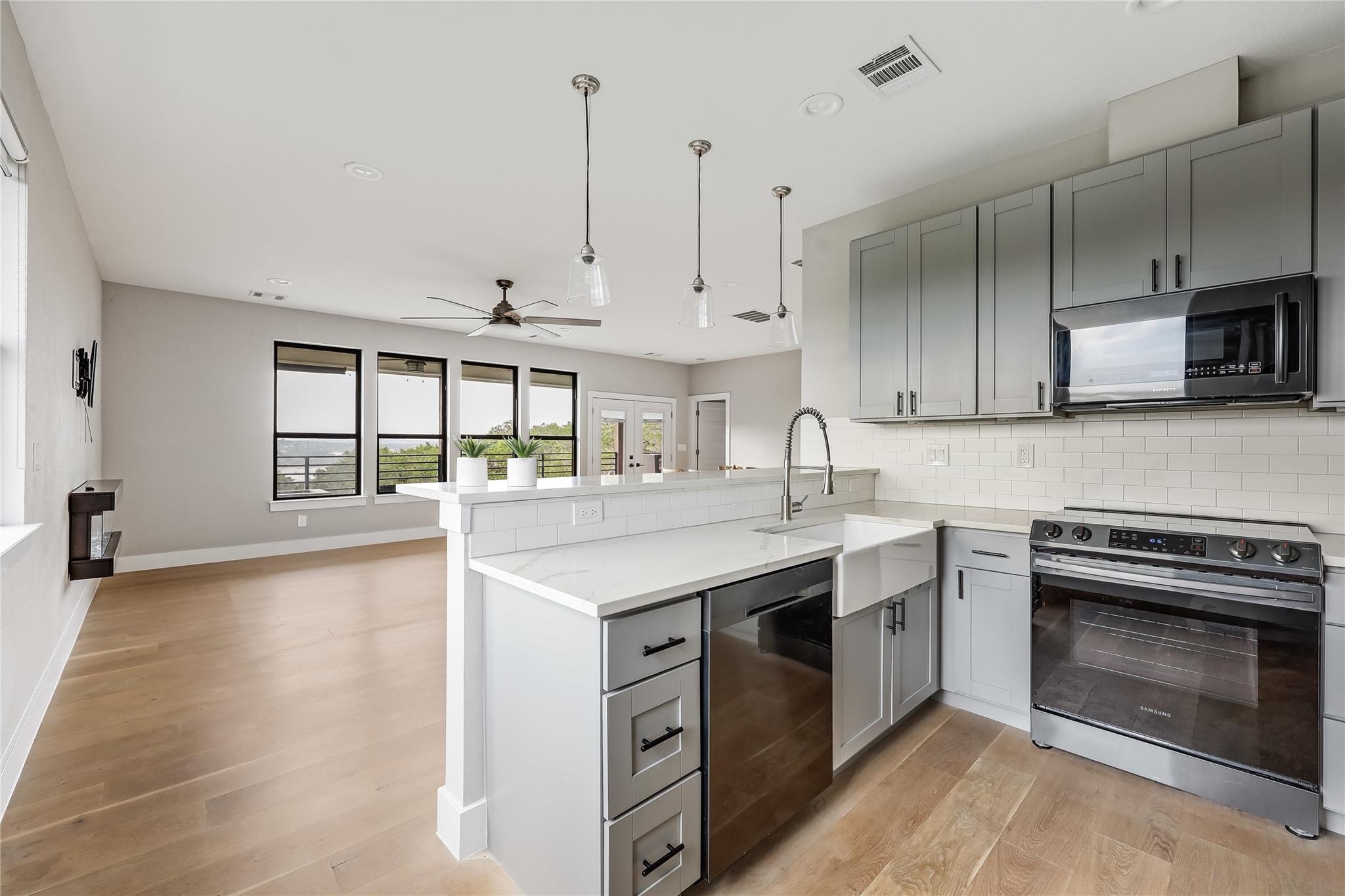 18700 Venture DR