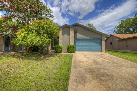 Photo of 1905 Castle Gate CIR, San Marcos, TX 78666 (MLS # 6185908)