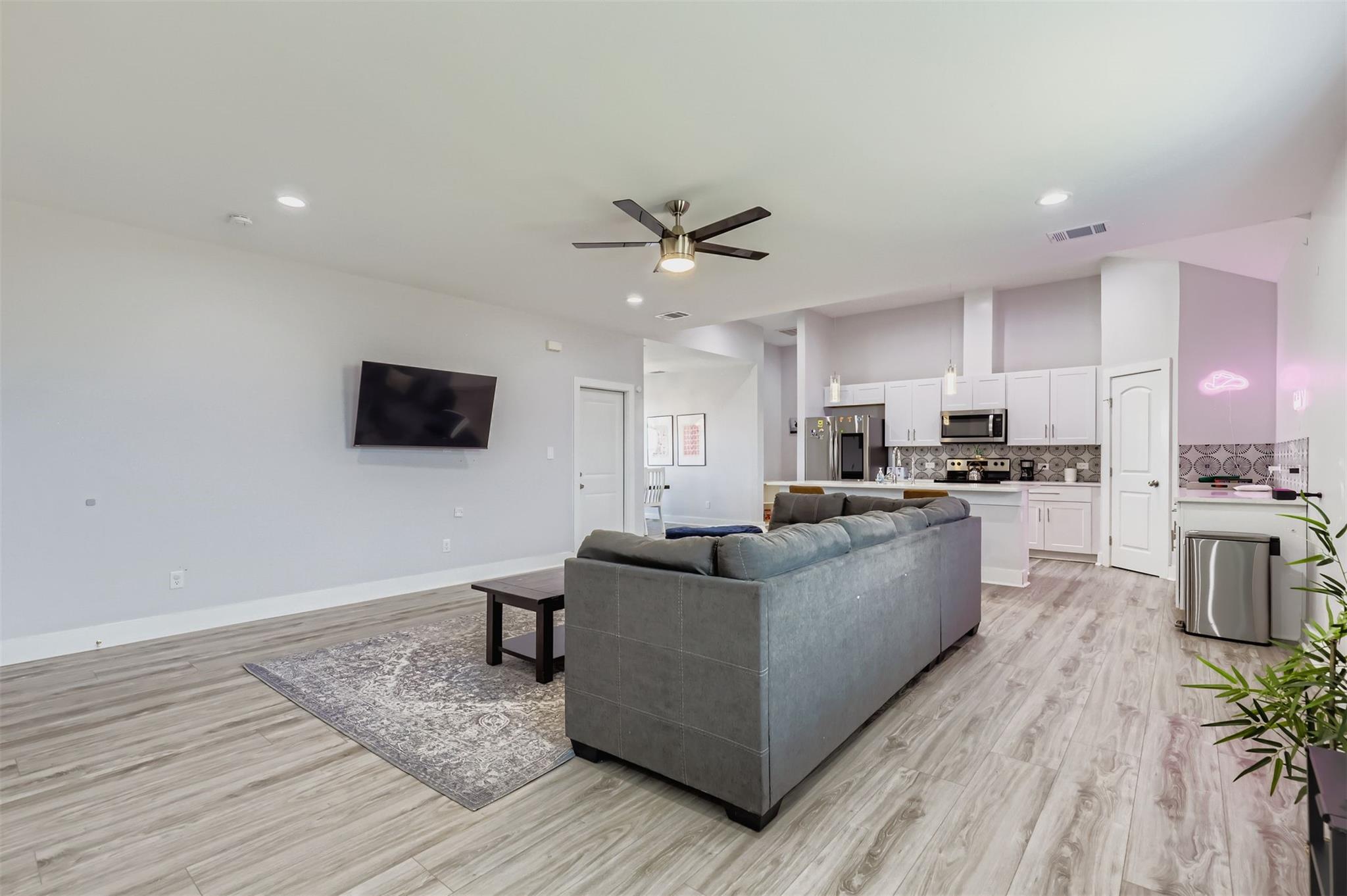 127 Juanita CT