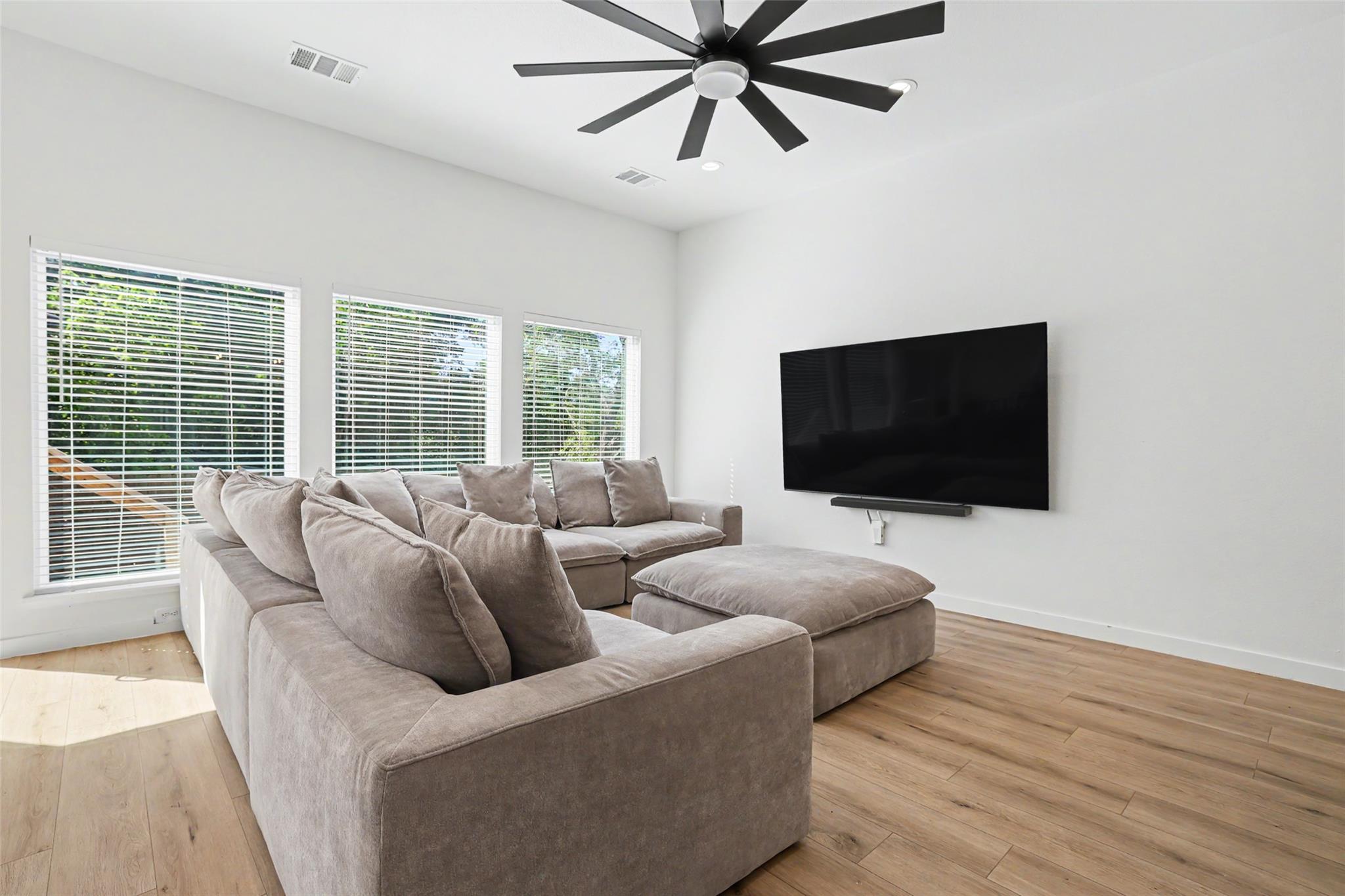 10903 Elm ST