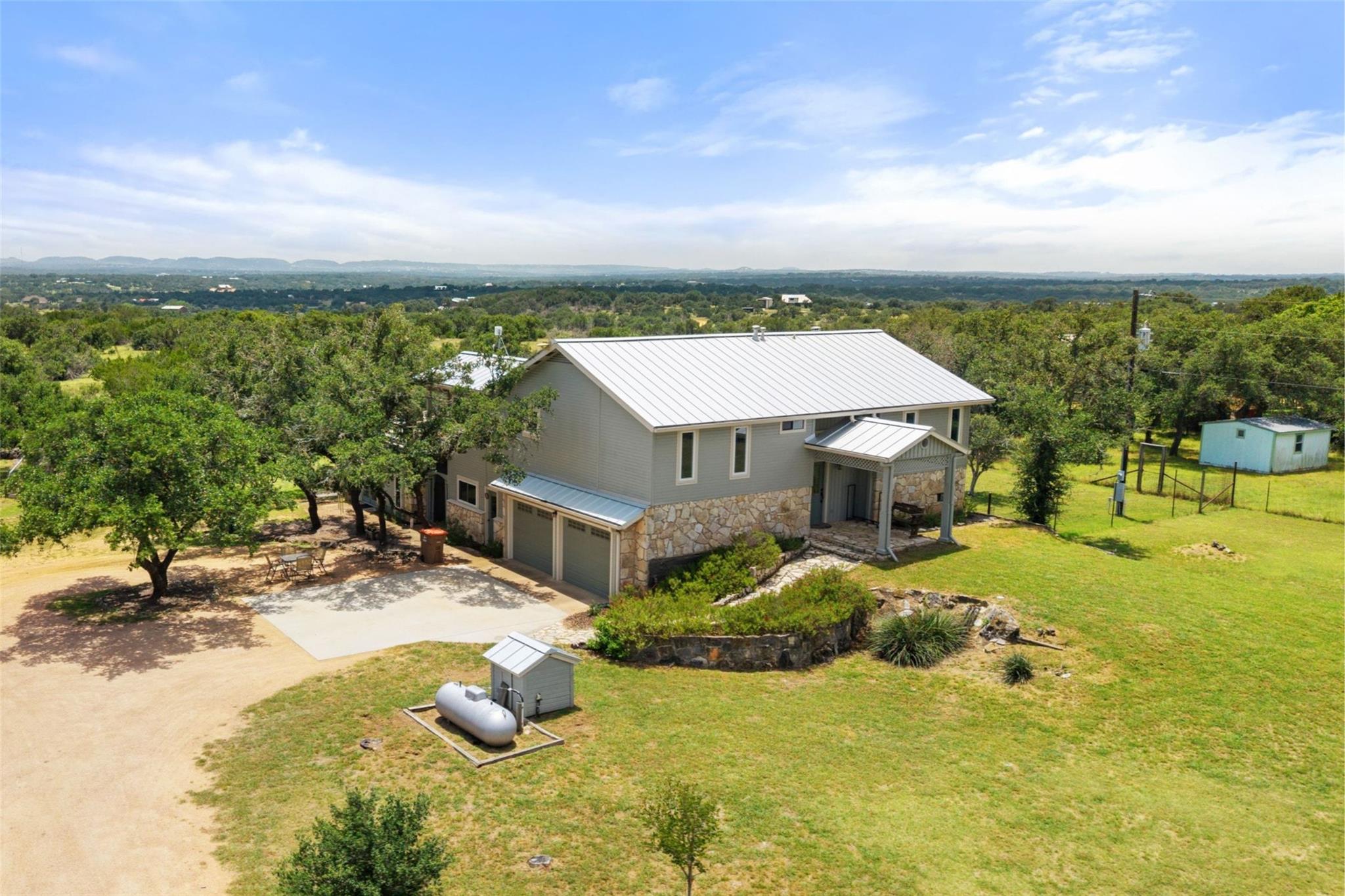 143 Oak LN