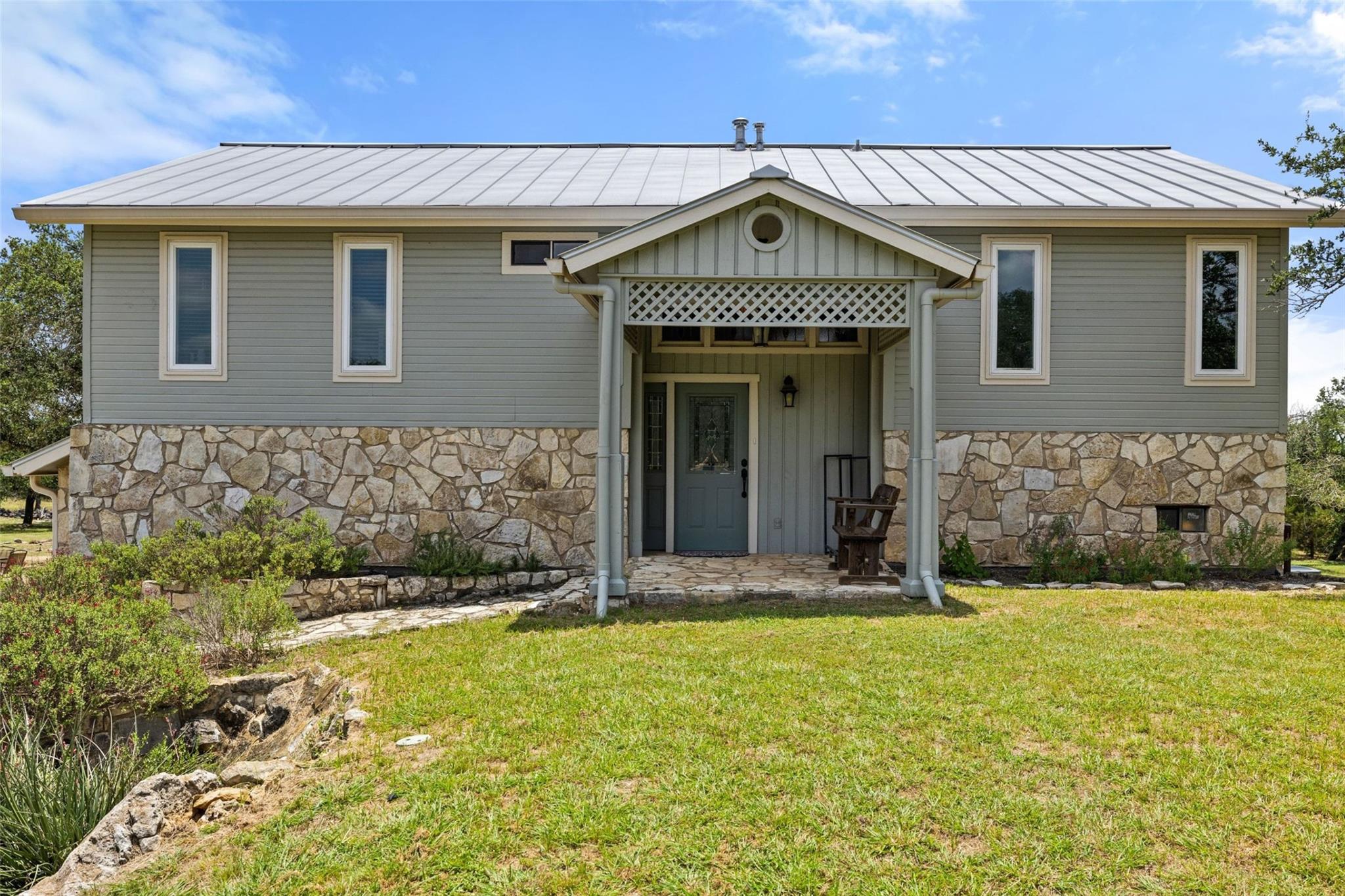 143 Oak LN