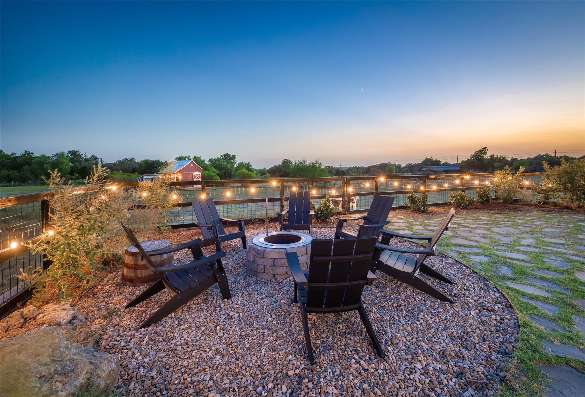 112 Roanoak DR
