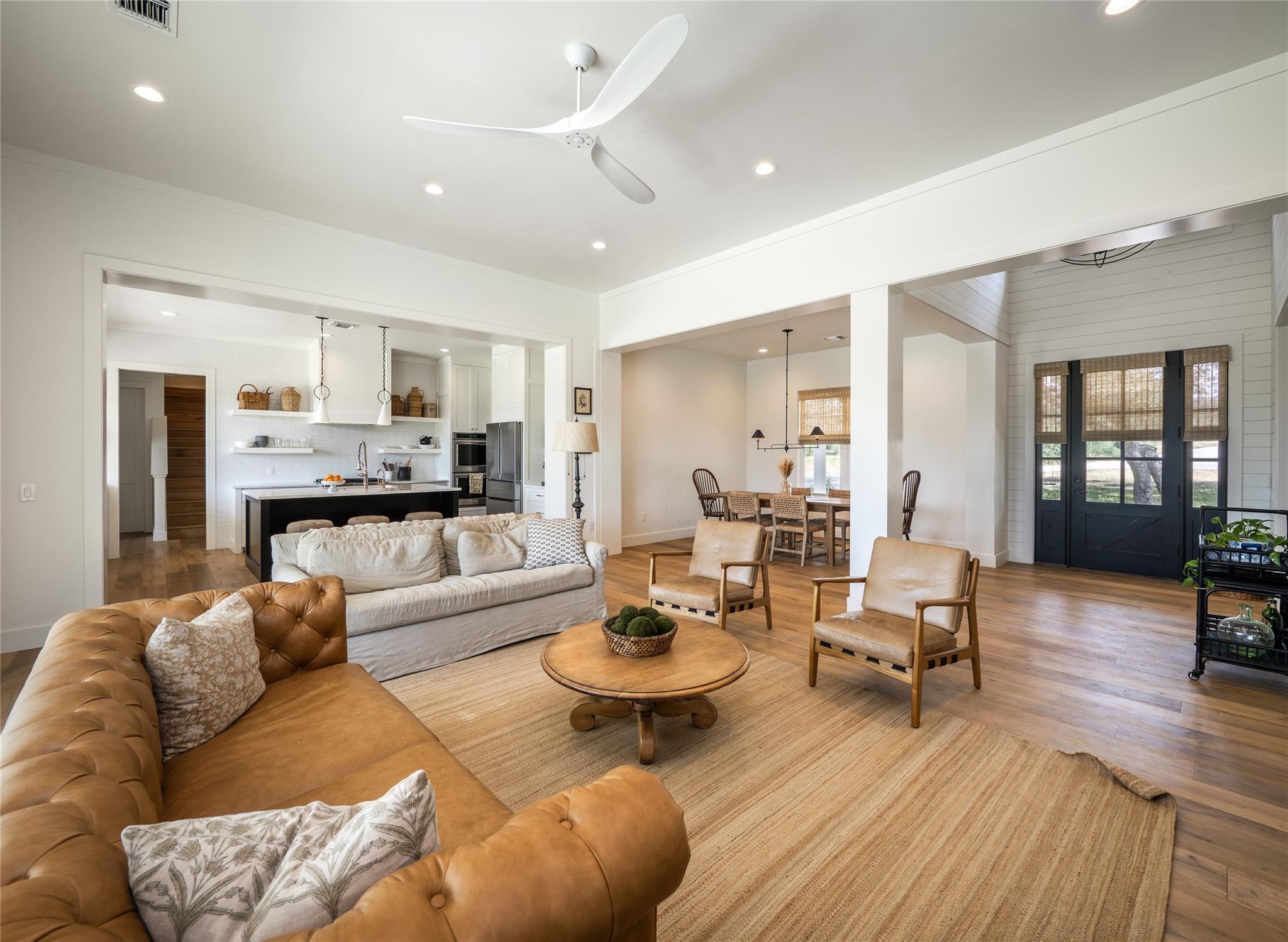112 Roanoak DR