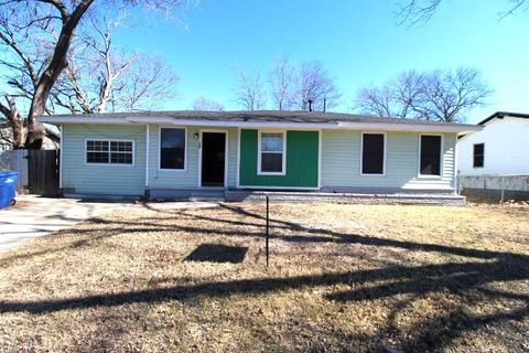 Photo of 709 S 11th ST, Copperas Cove, TX 76522 (MLS # 6748929)