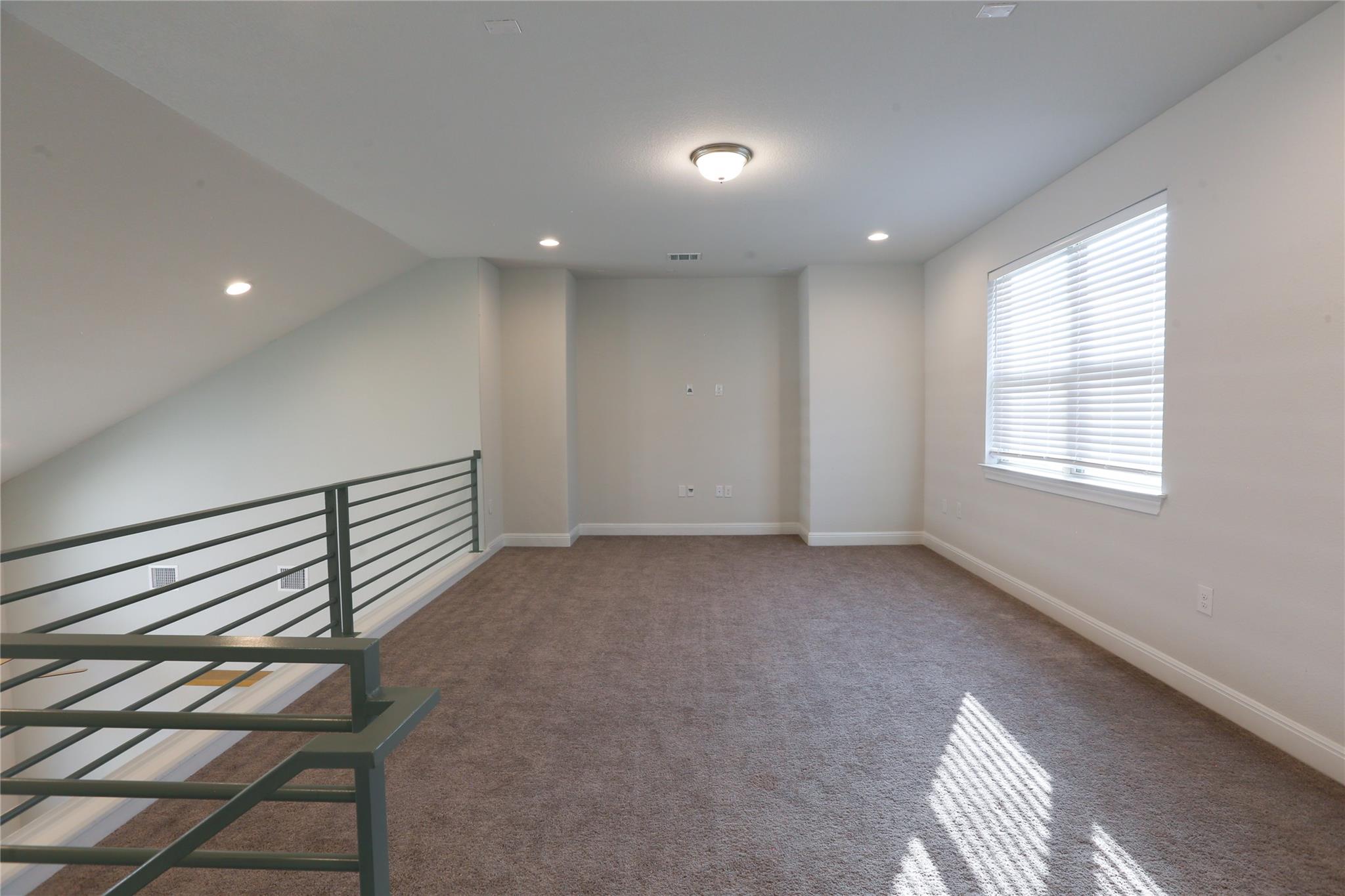 432 E Arrowhead Vine ST
