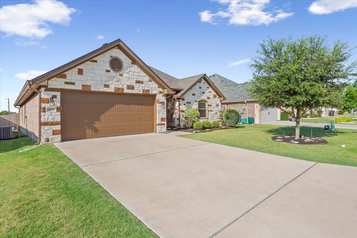 3419 Crystal Ann DR