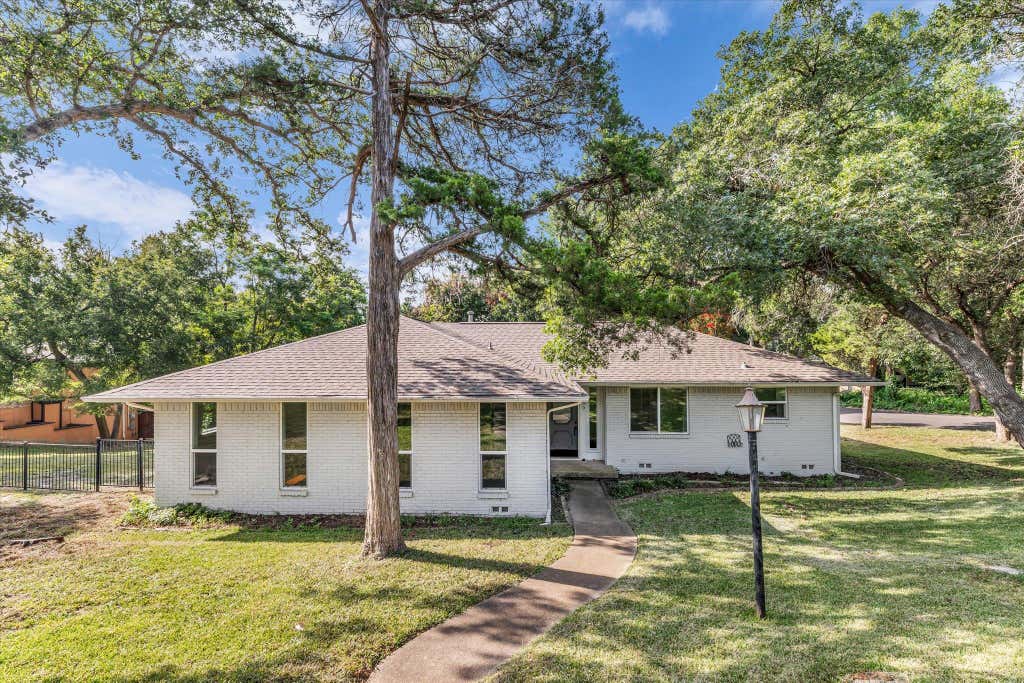 Photo of 9730 Timberview DR, Woodway, TX 76712 (MLS # 7780538)