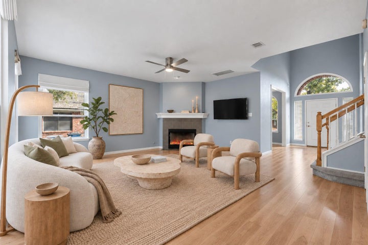 Photo 1 of 38 — 5606 Kayview DR, Austin, TX 78749