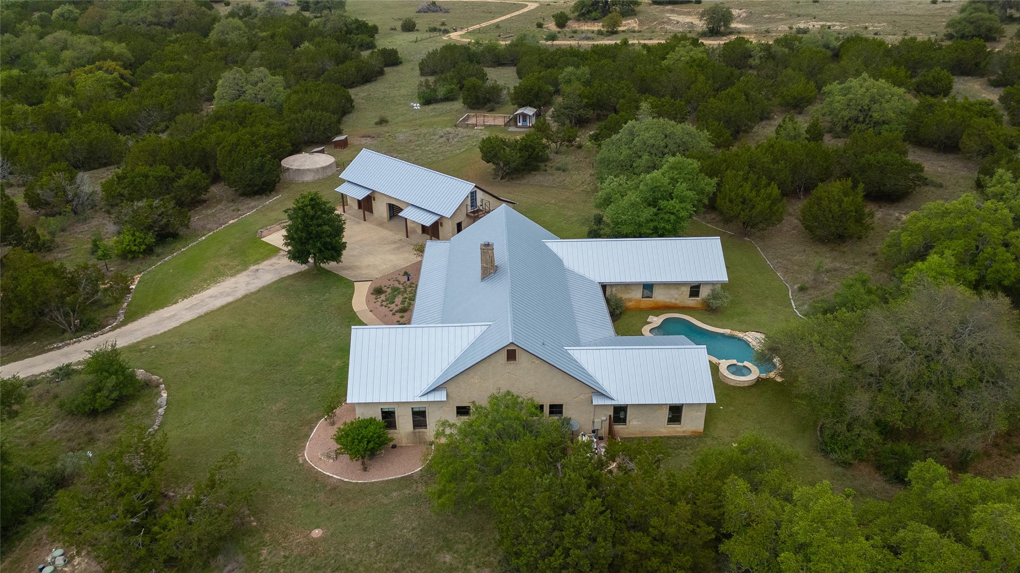 424 Hidden Creek DR