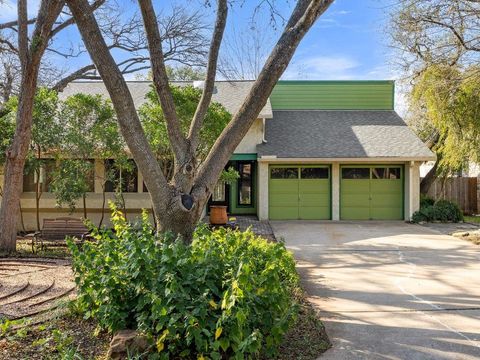 Photo of 4711 Fieldstone DR, Austin, TX 78735 (MLS # 9876329)