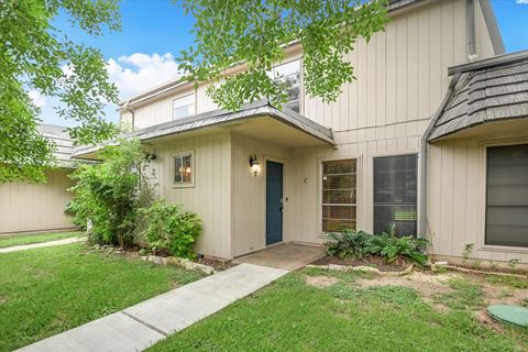 Photo of 700 Castle Ridge RD #C, Austin, TX 78746 (MLS # 2905051)