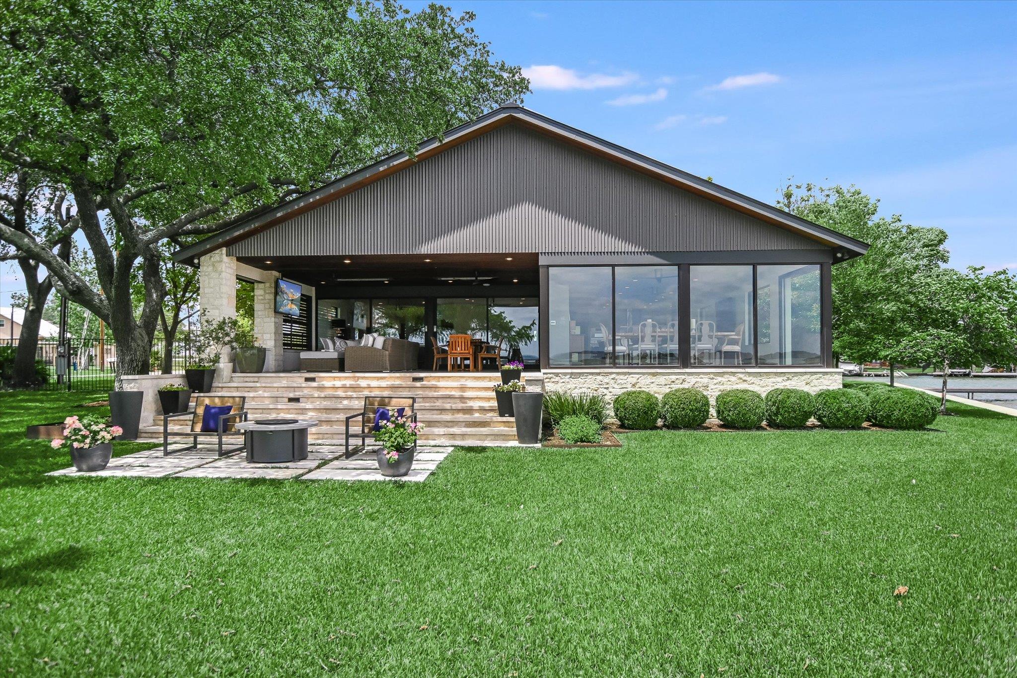219 Lakeview