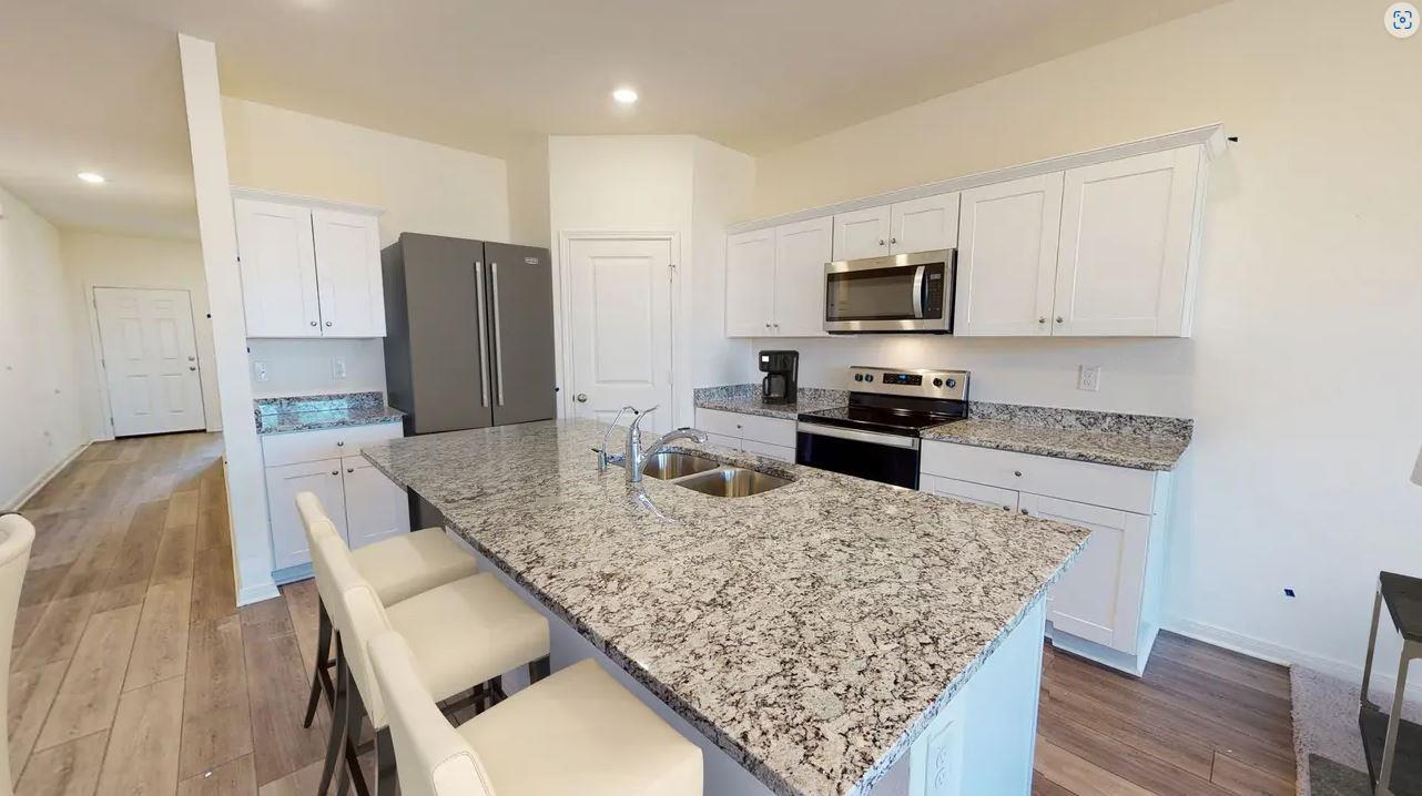 517 Lagoon DR