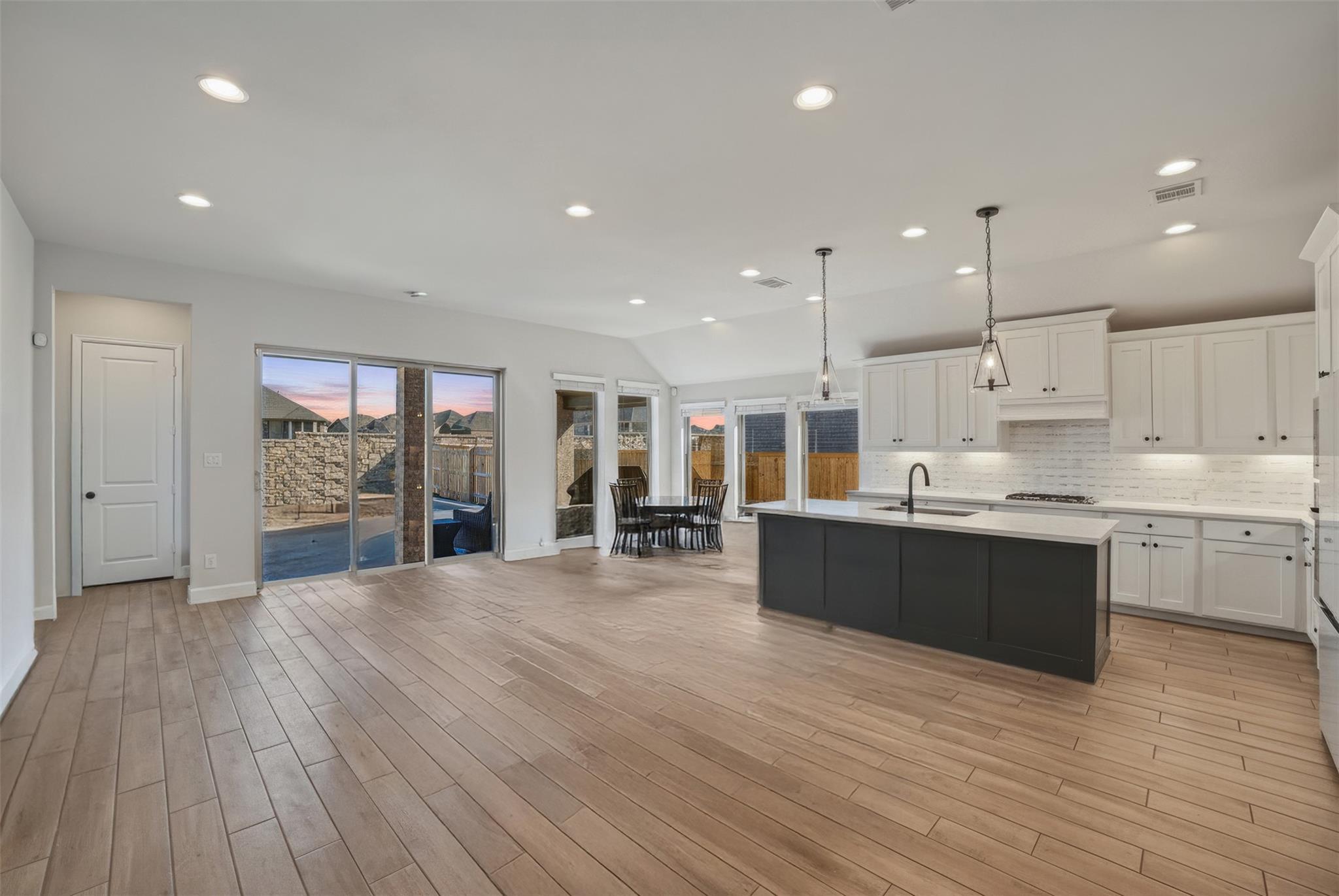 186 Prickly Poppy LOOP