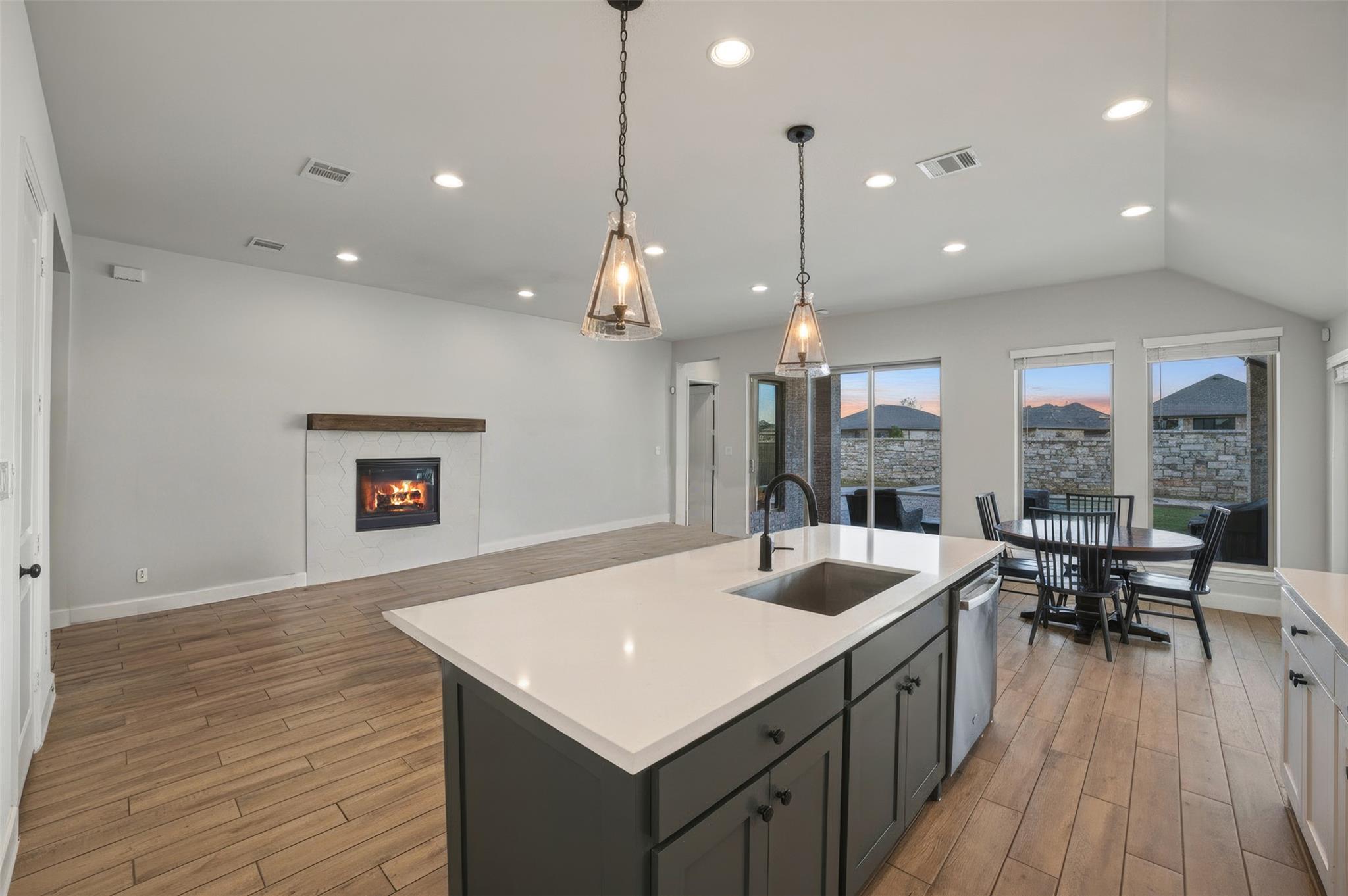 186 Prickly Poppy LOOP