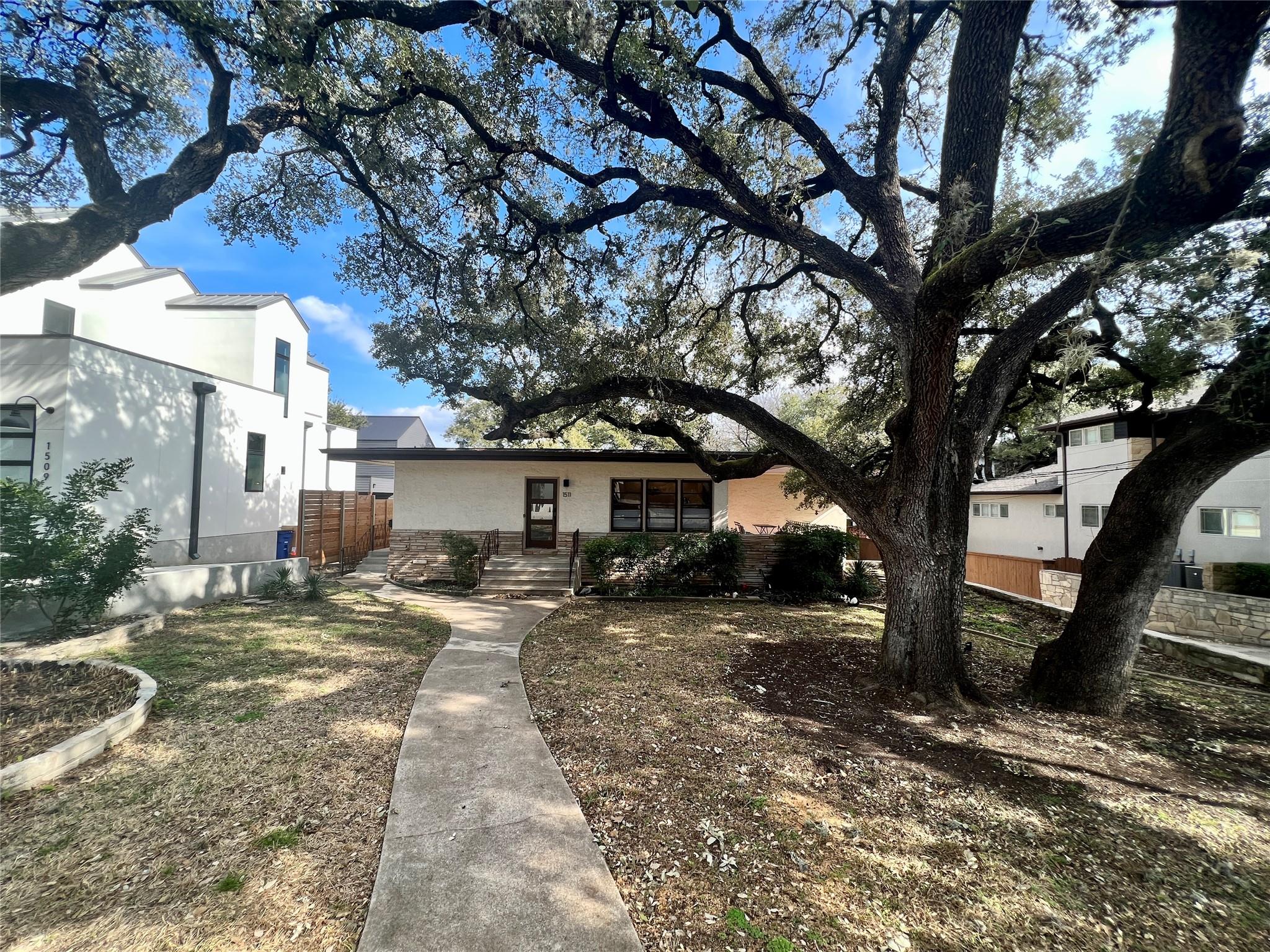 1511 Chelsea LN