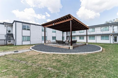 Photo of 1206 E 52nd ST #205, Austin, TX 78723 (MLS # 9507855)
