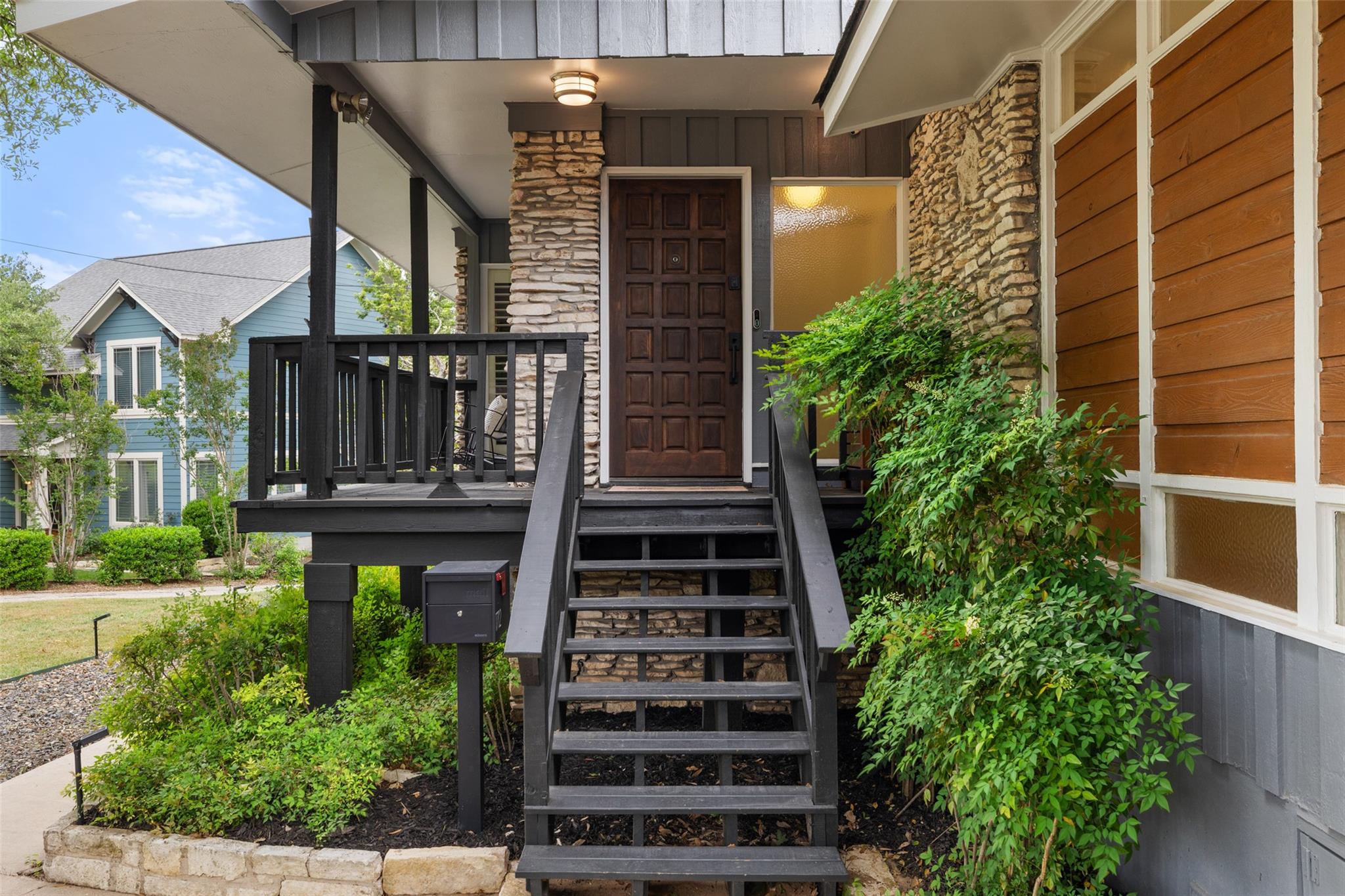 1712 McCoy PL