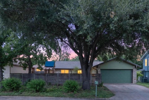 Photo of 1213 Dunstan DR, Austin, TX 78745 (MLS # 7698151)