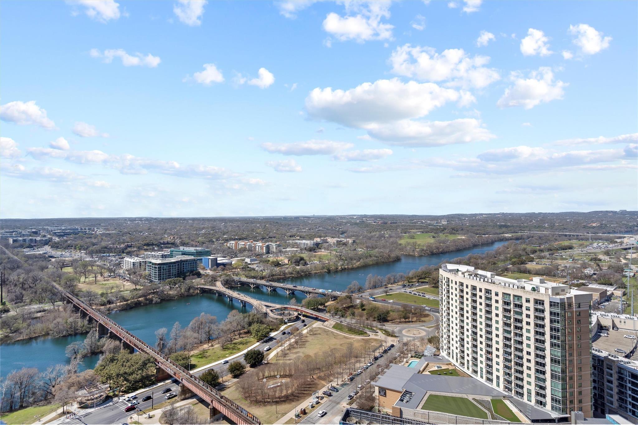 222 West Ave 2806
