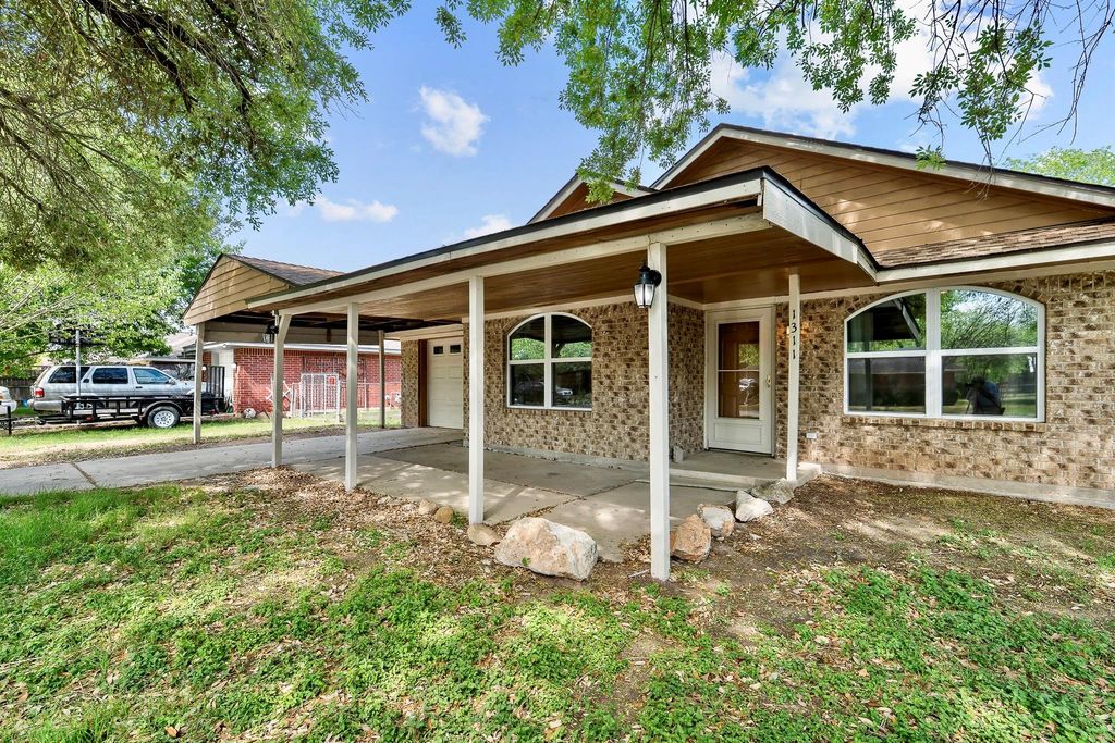 Photo of 1311 Monte Vista DR, Lockhart, TX 78644 (MLS # 3167897)