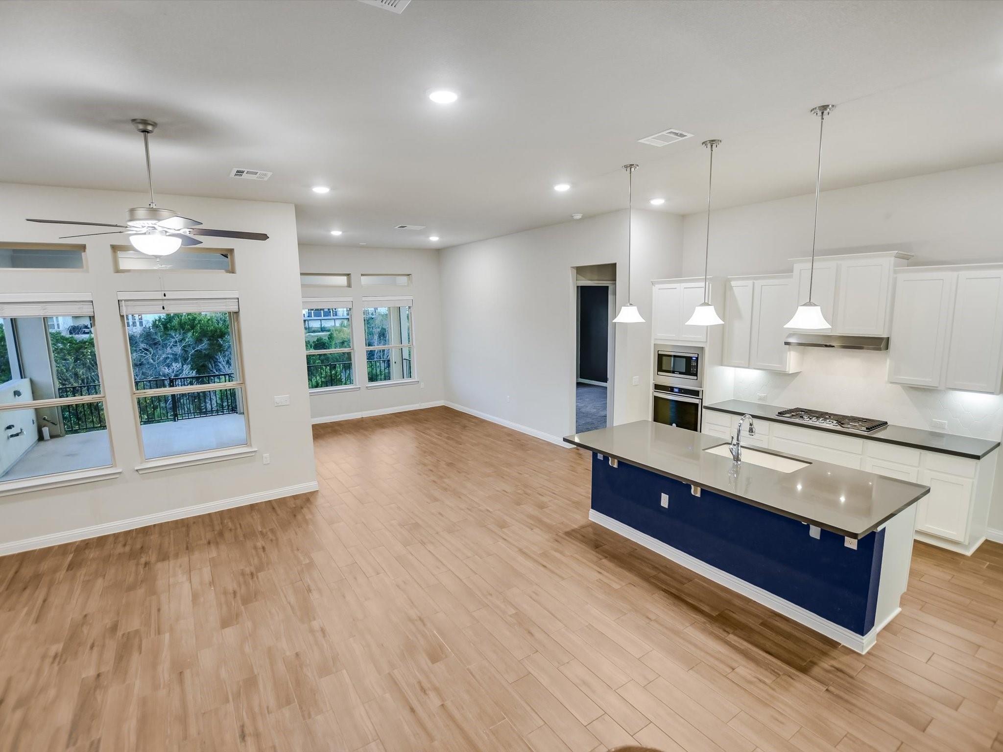 Lakeway, Texas 78738, United States, 5 Bedrooms Bedrooms, ,4 BathroomsBathrooms,Residential,Pending,21096