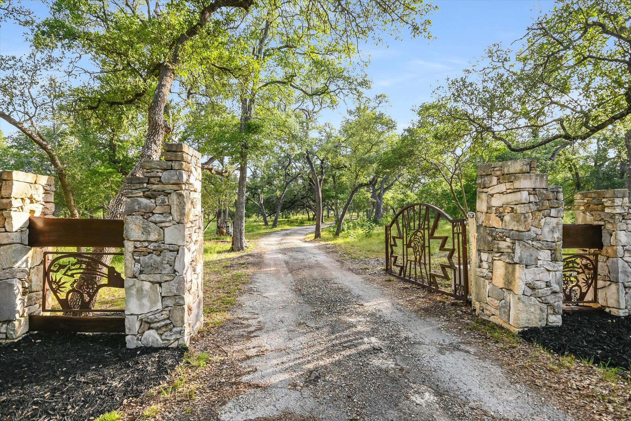 1124 RIVER MOUNTAIN RD