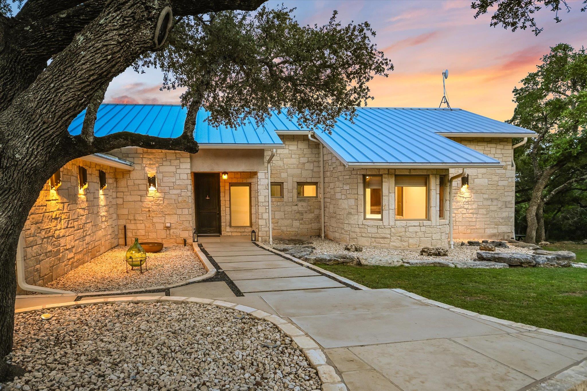 1124 RIVER MOUNTAIN RD