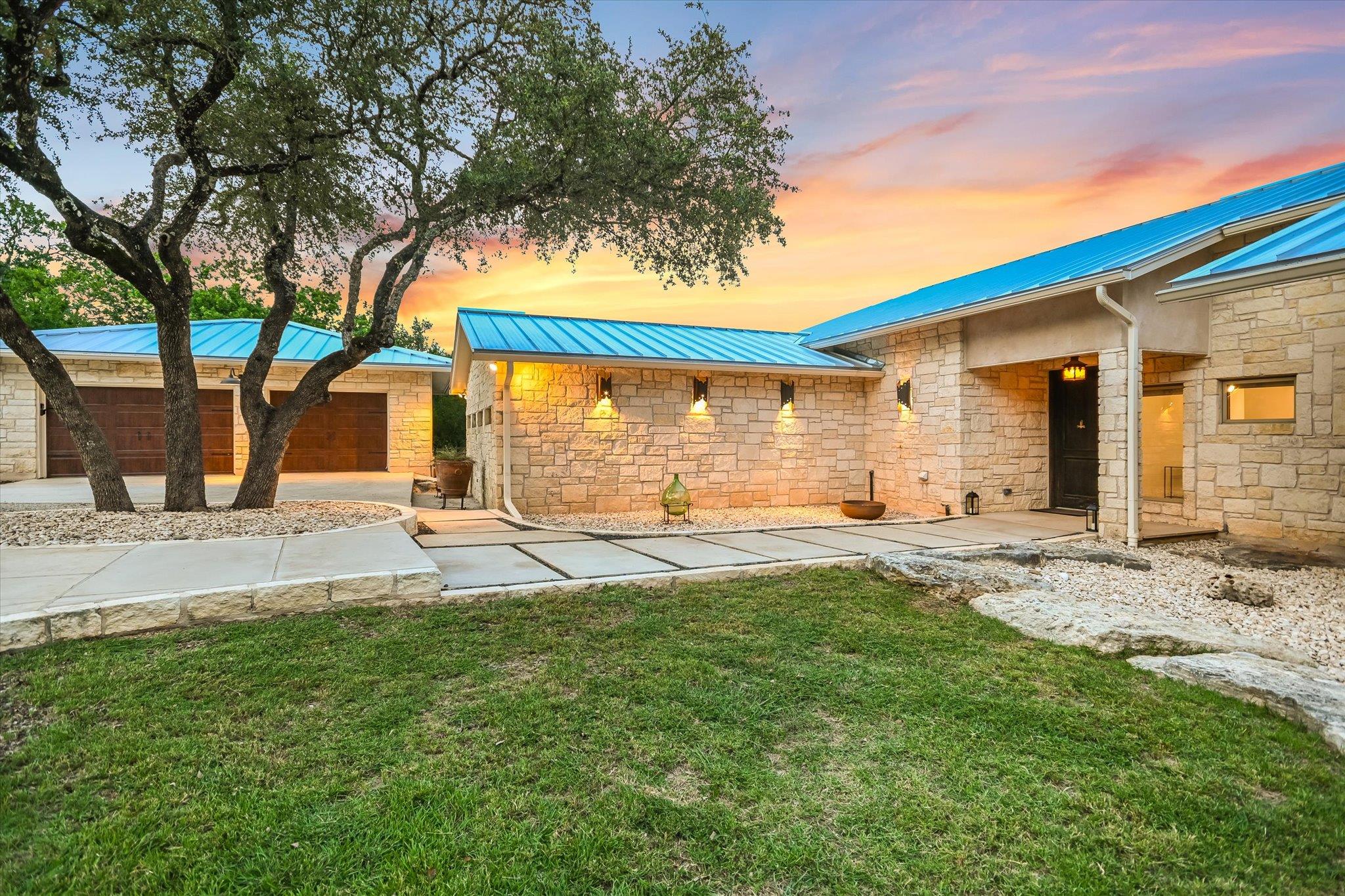 1124 RIVER MOUNTAIN RD