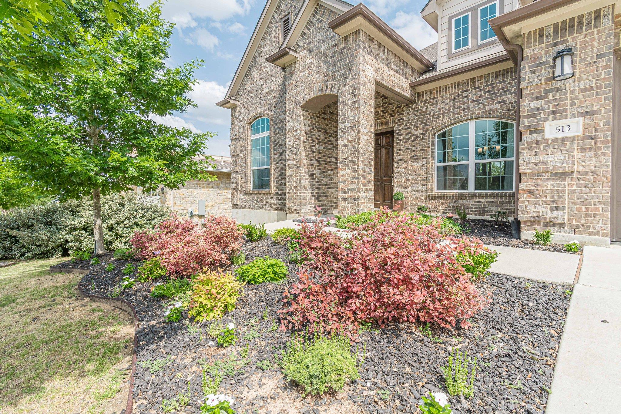 513 Freeing Oak ST