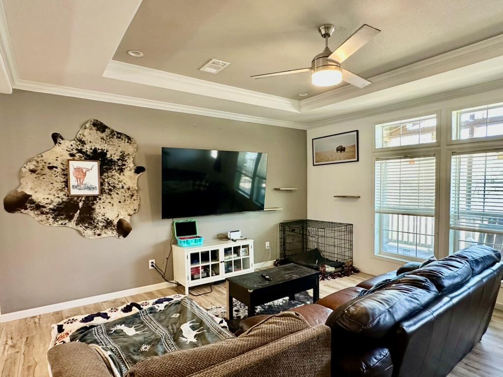 1021 Lewis LN