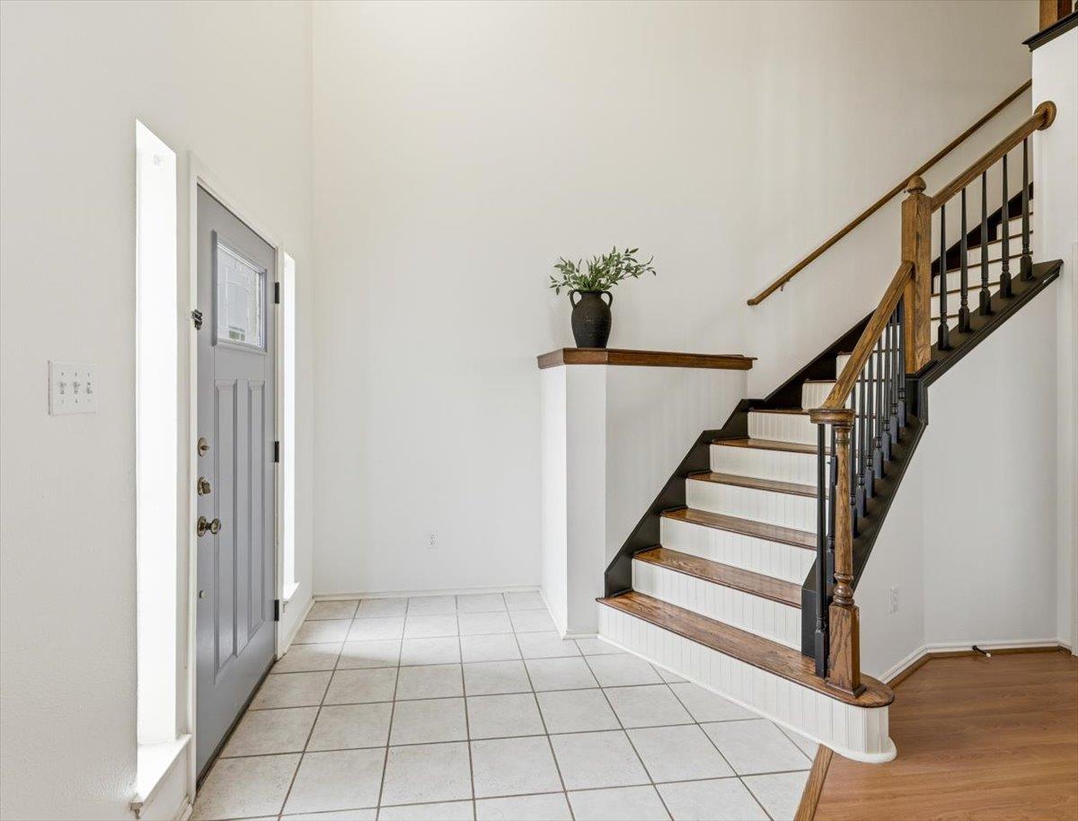 1710 Amber Skyway CV