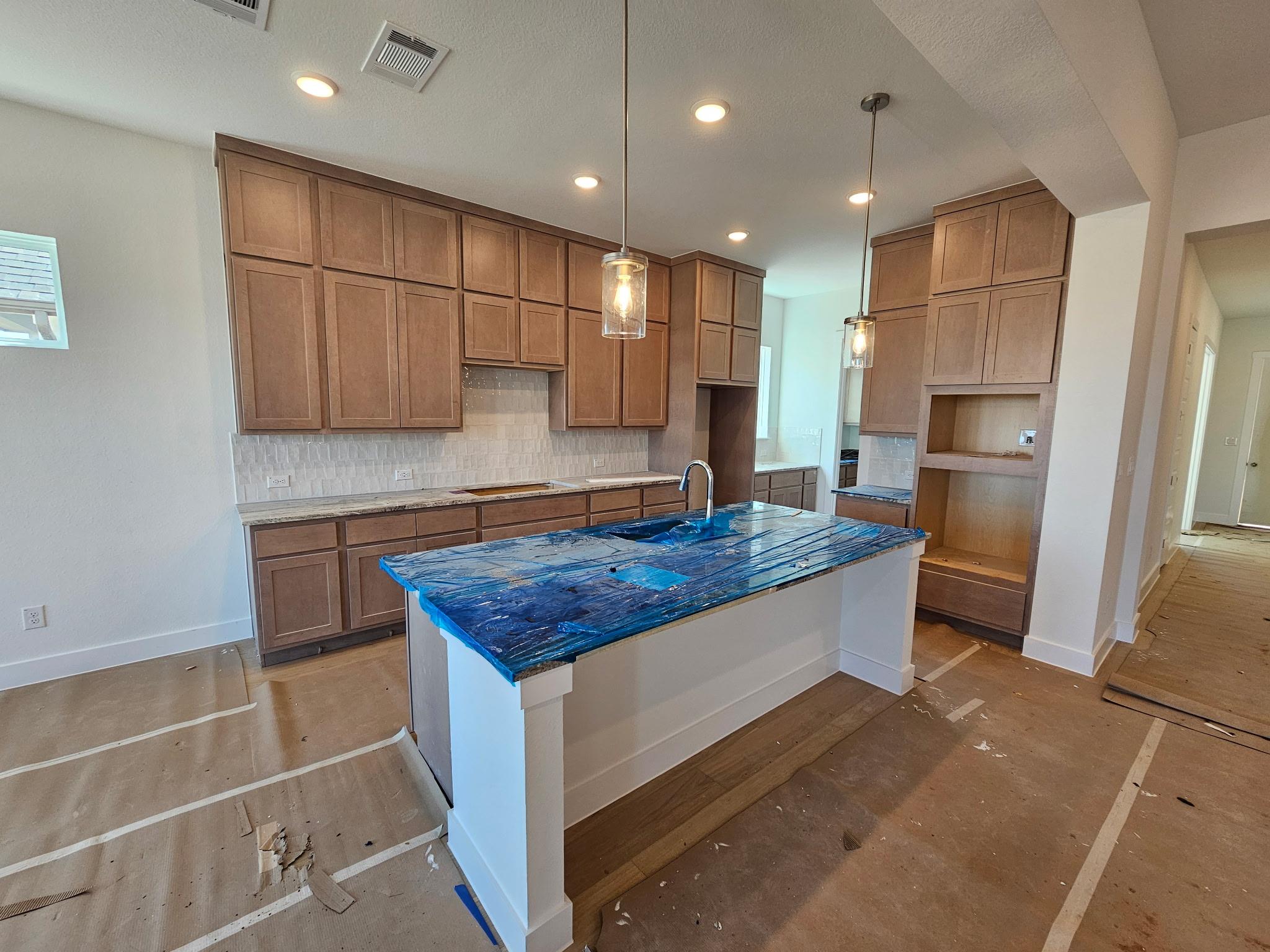 19709 Lucky Outlaw LN