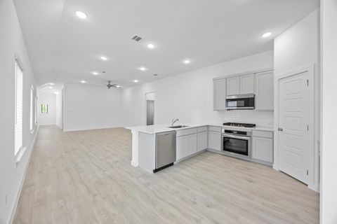 Tiny photo for 8011 Shining Flor RUN, Lago Vista, TX 78645 (MLS # 8073549)