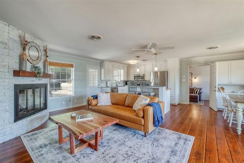 Photo of 1208 Country Club RD, Georgetown, TX 78628 (MLS # 3850452)