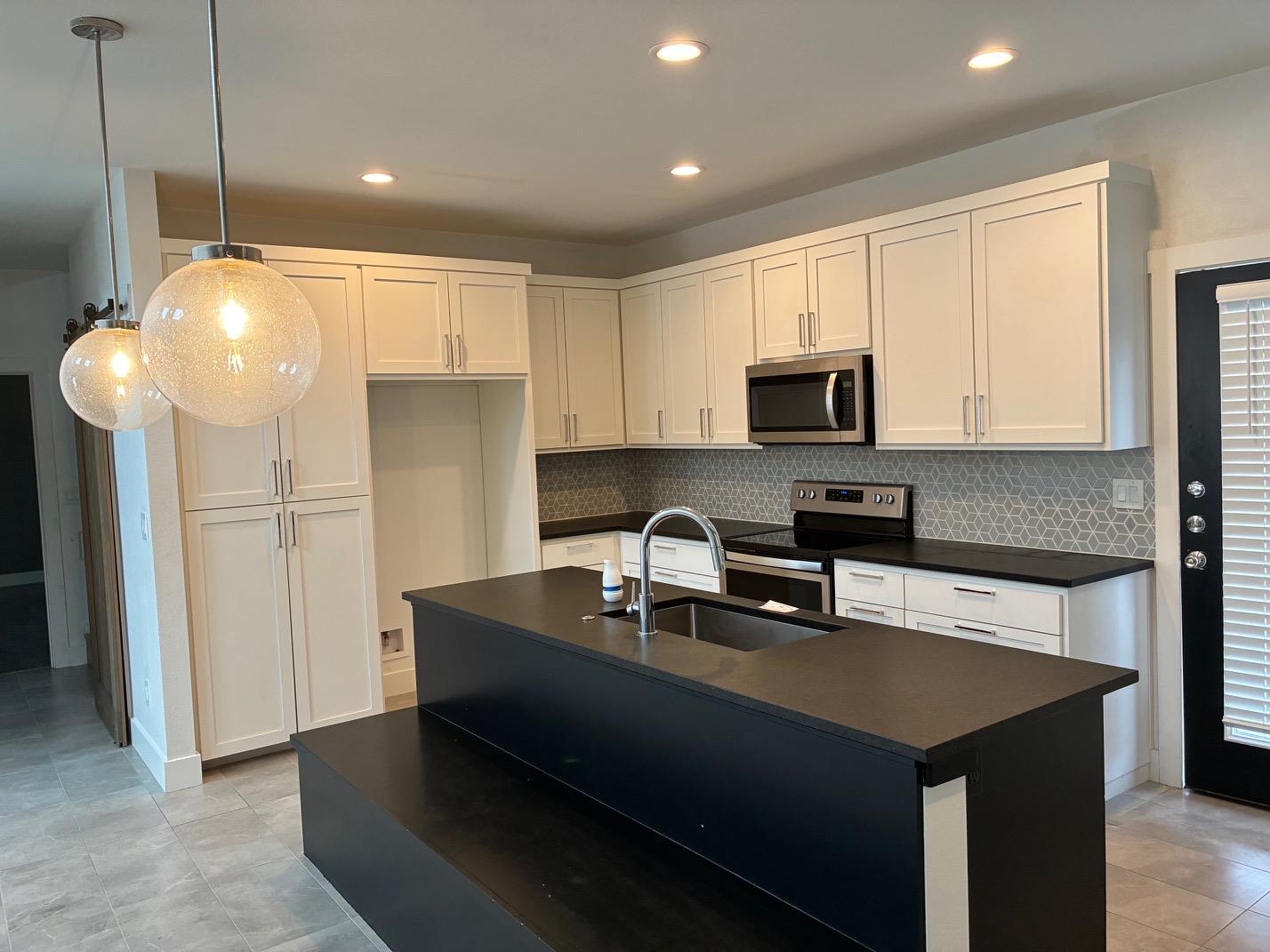 403 Summit Ridge DR N