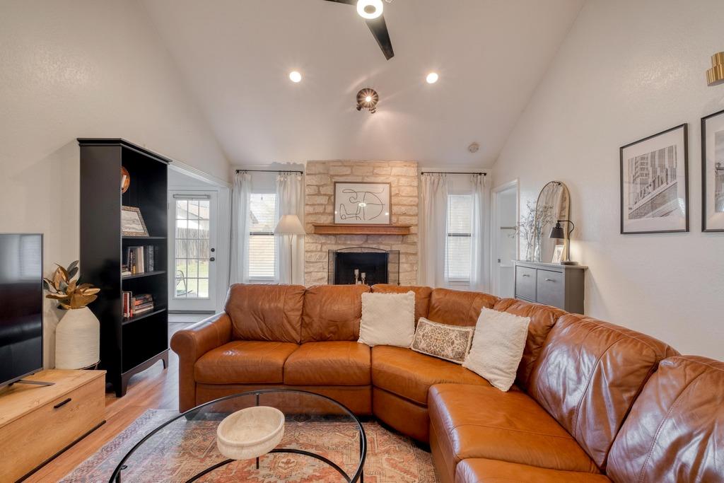 808 Norwell LN