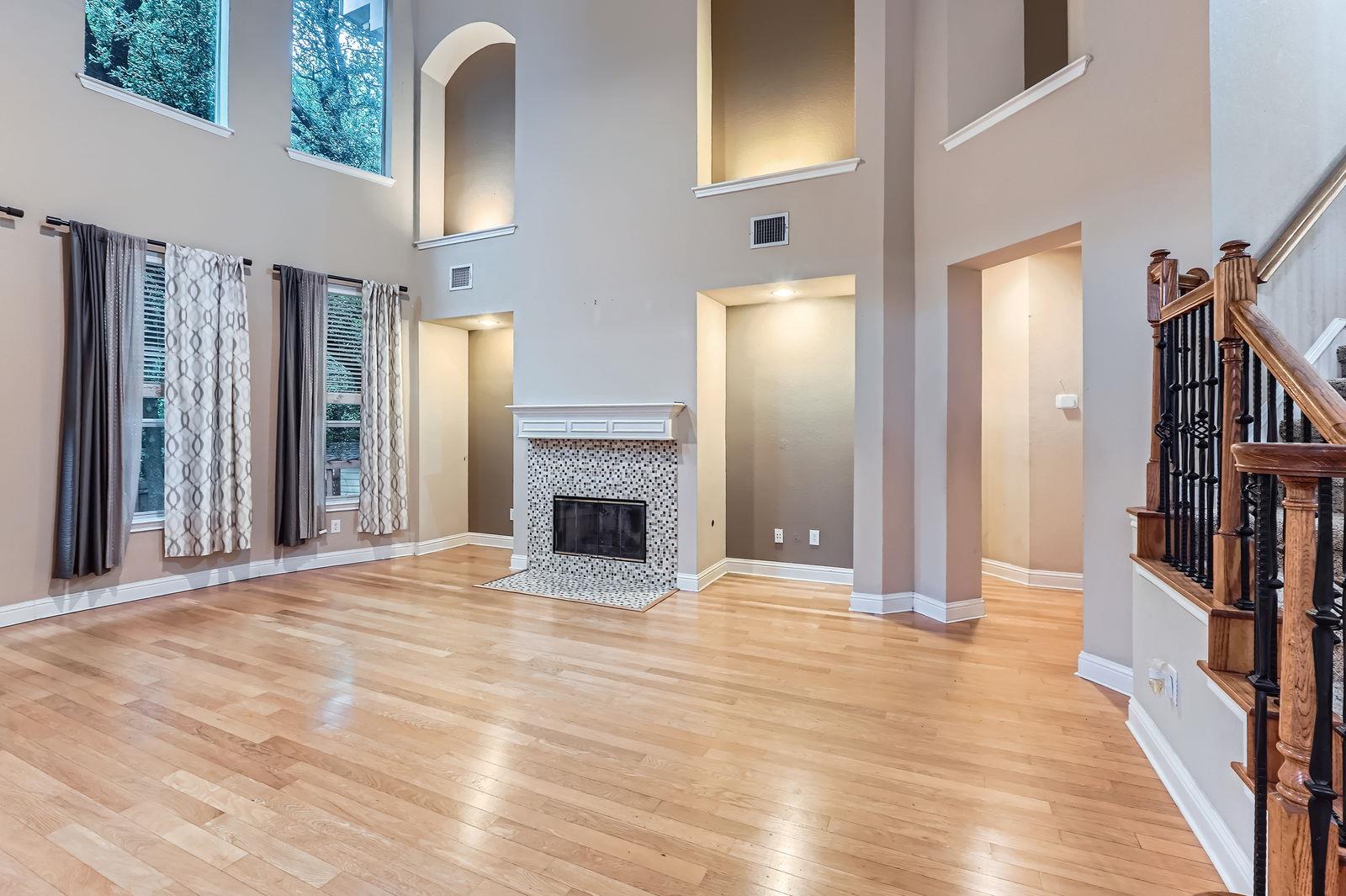 2607 Deep River CIR