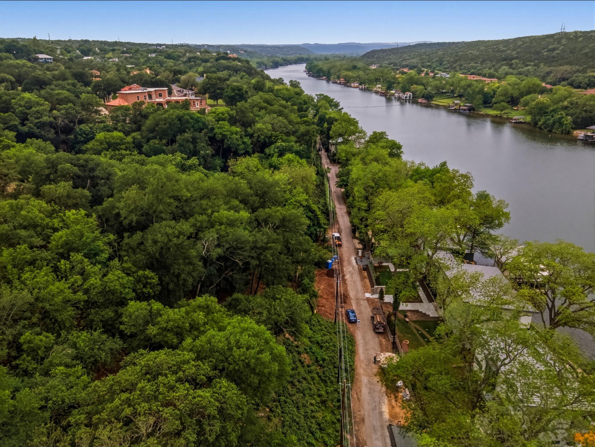 2803 Edgewater DR