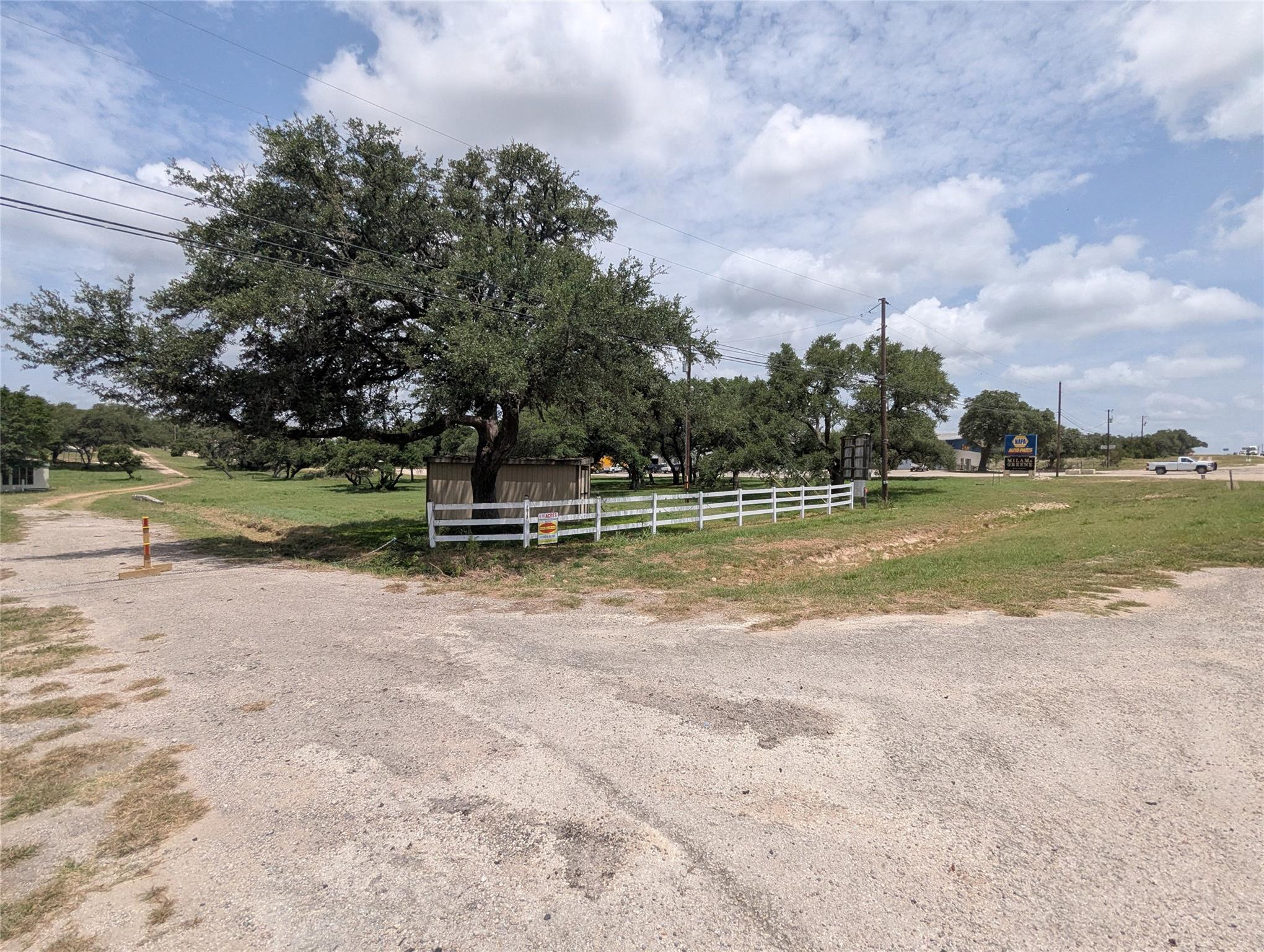 1917 N US Hwy 281