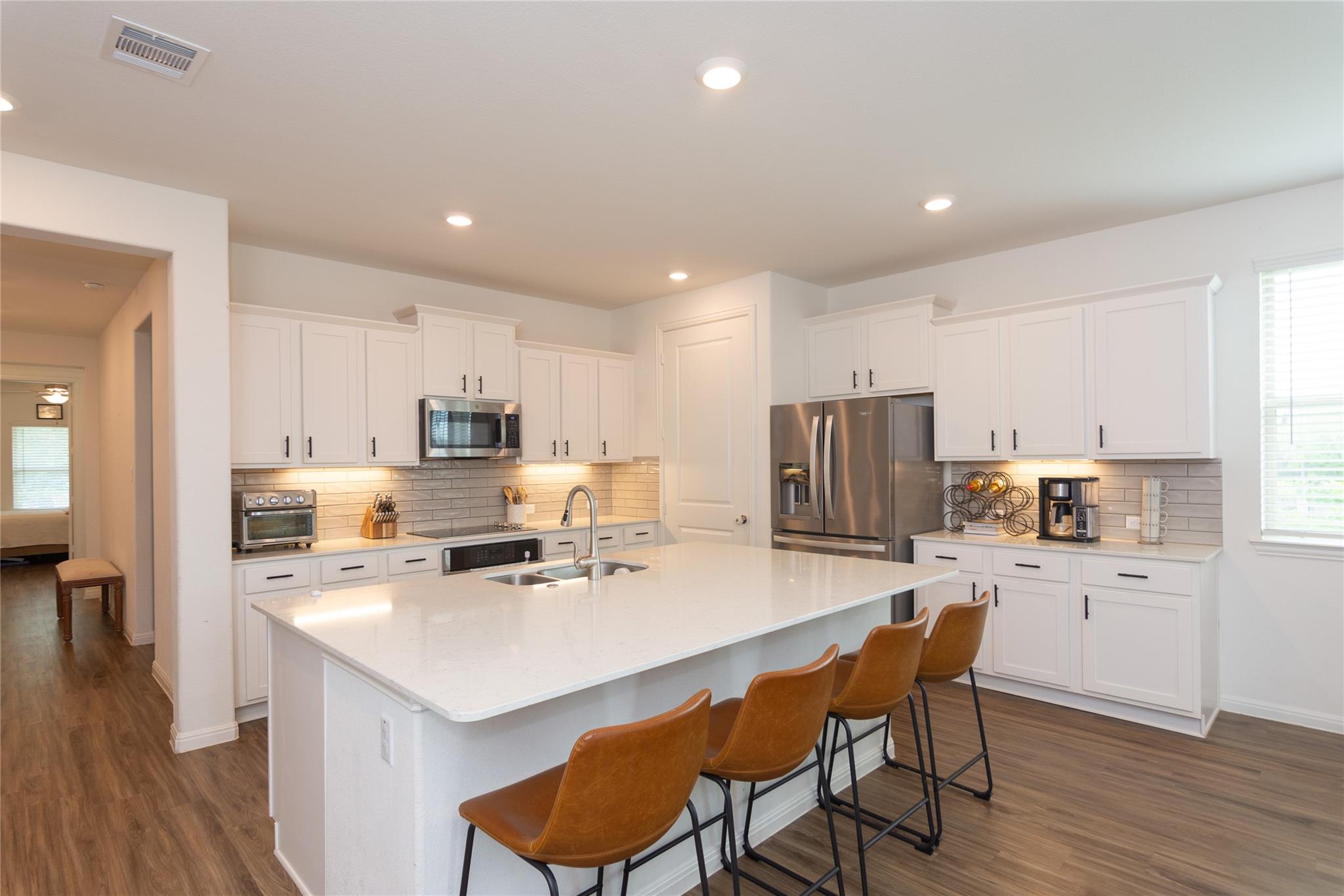 501 Sixpence LN