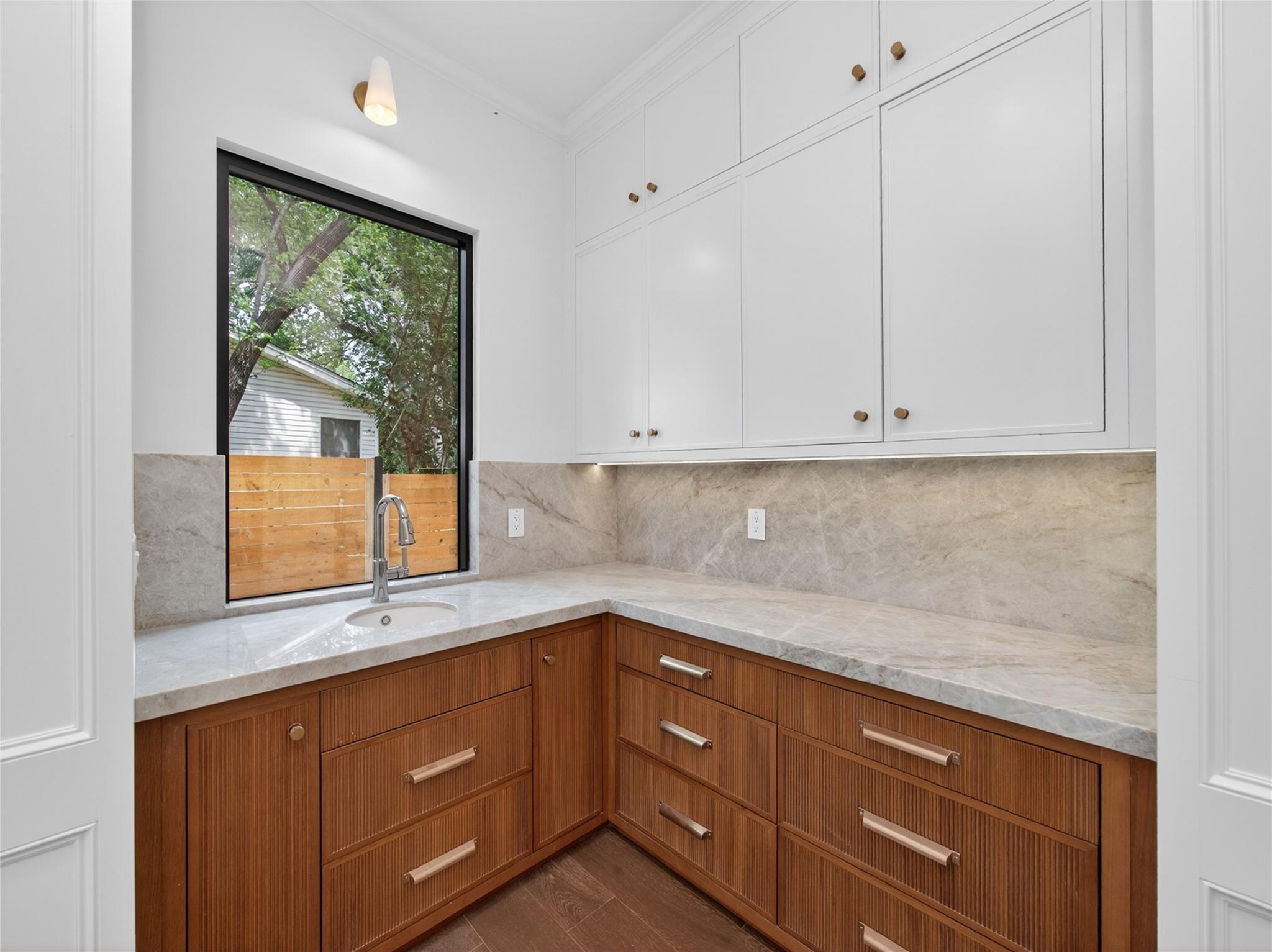 5 Scott Crescent