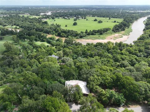 A home in La Grange