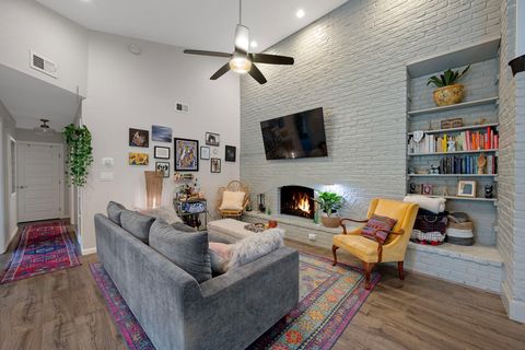 Photo of 1307 E Saint Johns Ave #B, Austin, TX 78752 (MLS # 6268017)