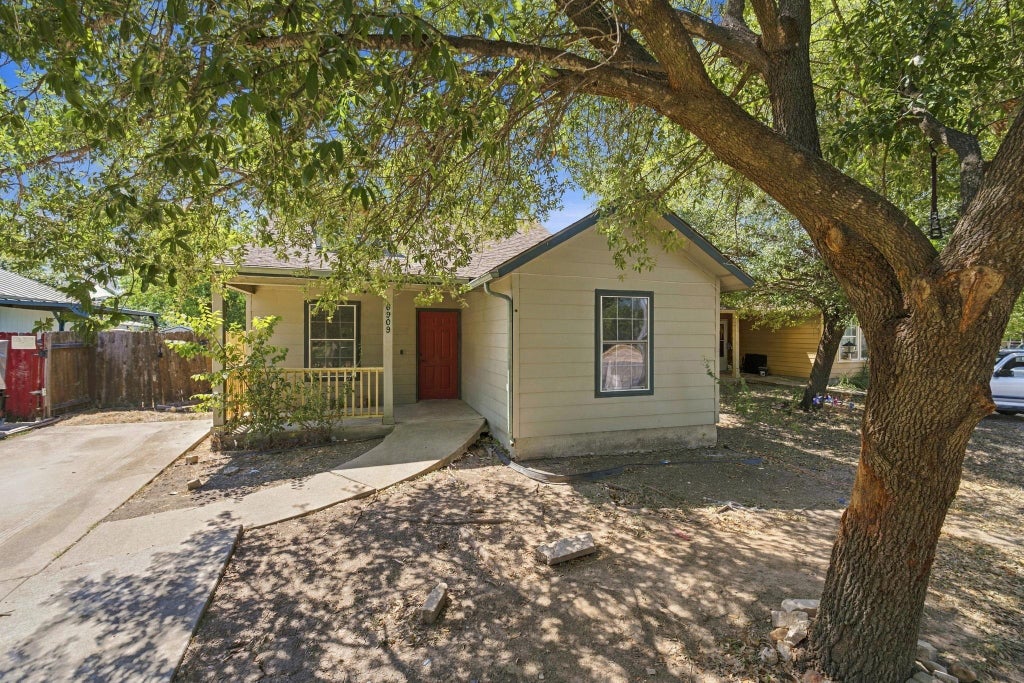 Photo of 6909 Frontera TRL, Austin, TX 78741 (MLS # 9434393)