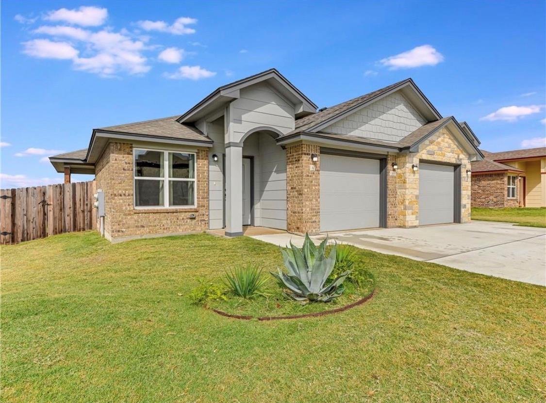 Ranch-style house with driveway, an attached gara